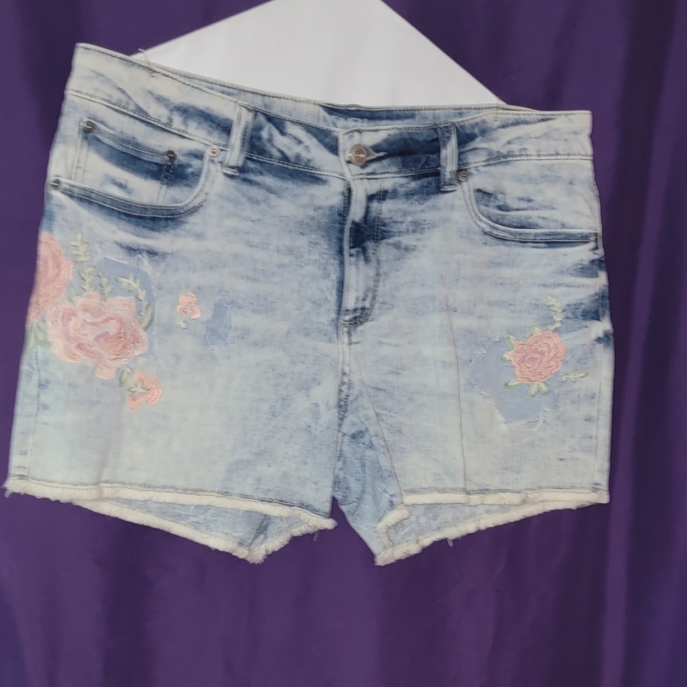 Time & Tru Jean shorts